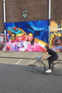 Urban Bike Tour, Graffiti & Magnet Fishing