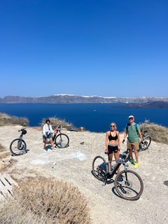 Conquer Thirasia's trails and vineyards on e-bike