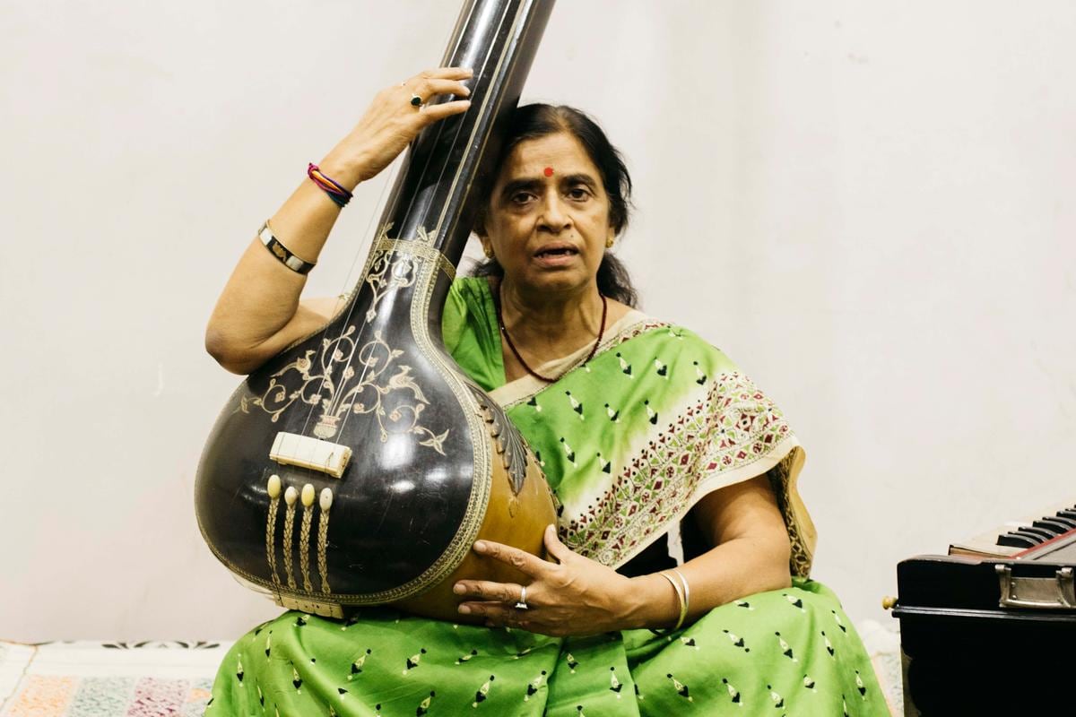Erfahre mehr über indische Musik mit einer globalen Interpretin