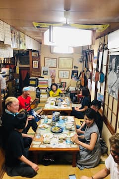 Tour gastronómico nocturno por izakayas de Okinawa