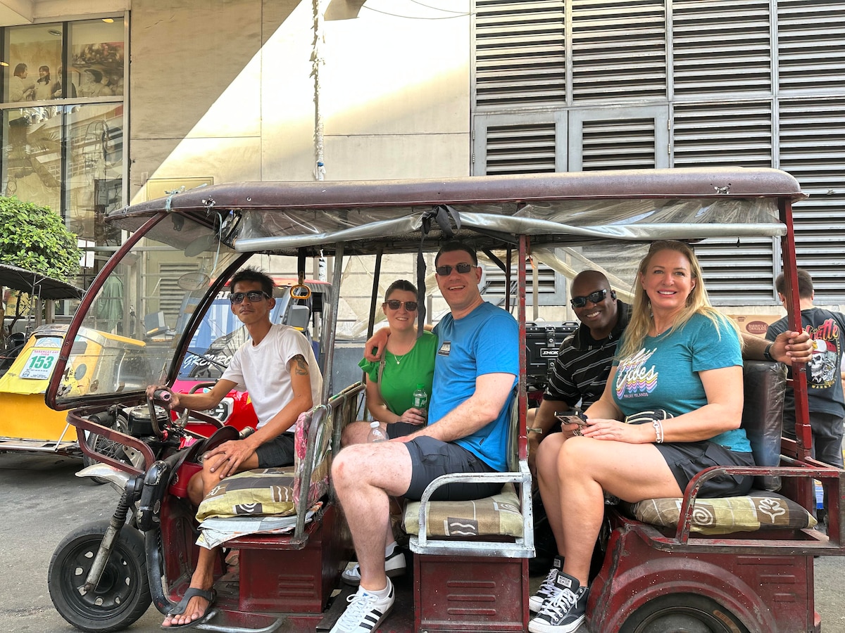 Discover the Real Manila with Tuktuk and Jeepney