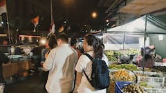 Супер вкусна улична храна и историческа пешеходна обиколка