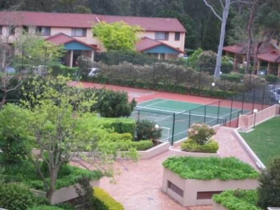 2off Tennis courts in the complex