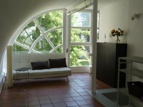 Popular Airbnb listing: loveliest apartment in Berlin - 4 in Steglitz