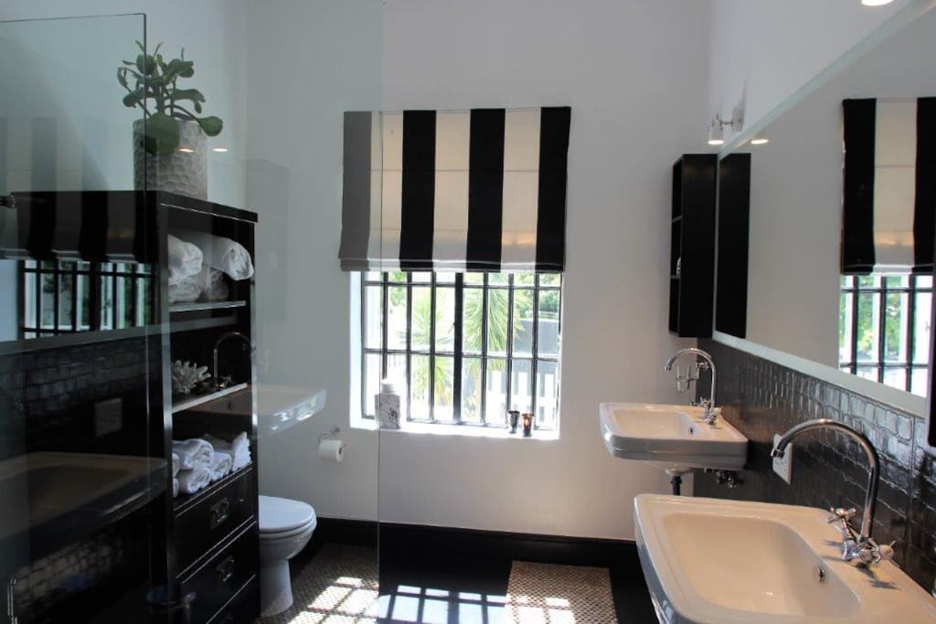 Bathroom Guestroom 2