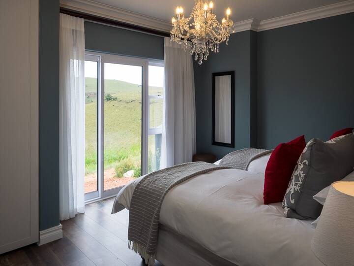 سريران مفردان / 1 بحجم كينج
حمام داخلي بدش وحمام