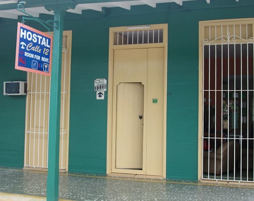 Fachada Hostal