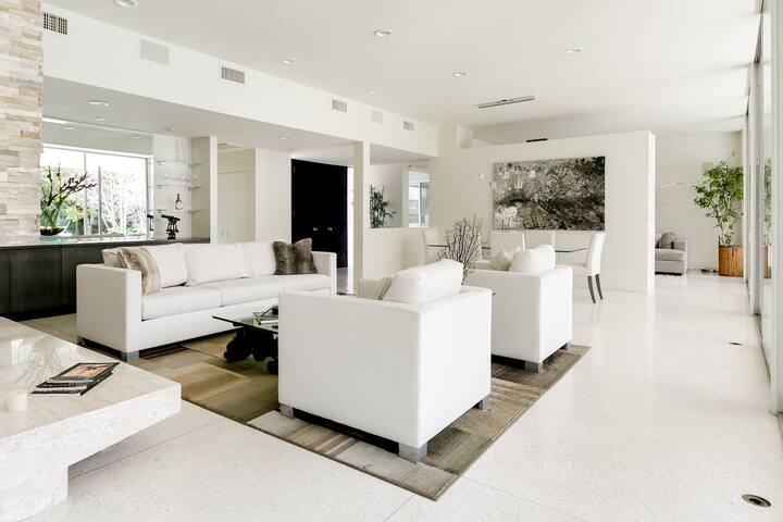 Masterpiece, Views, Private with Walls of Glass gallery image 5