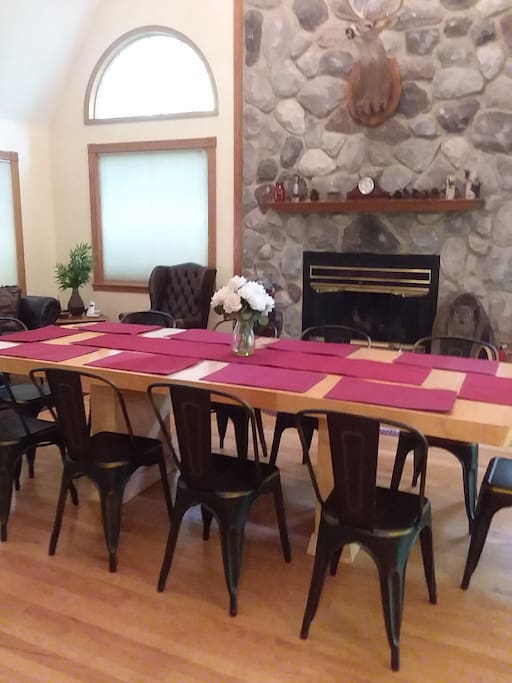 Dining table for ten/entire family can enjoy a meal together!