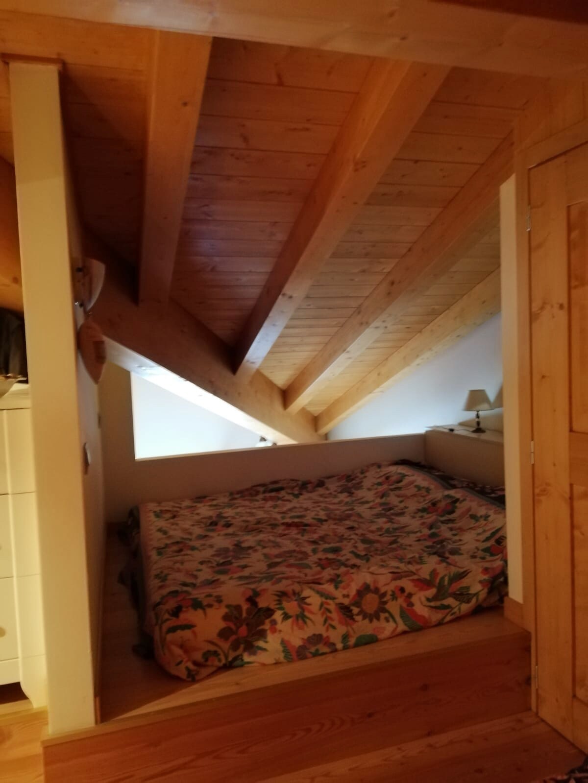 Ფუტონის საწოლი ლოფტში