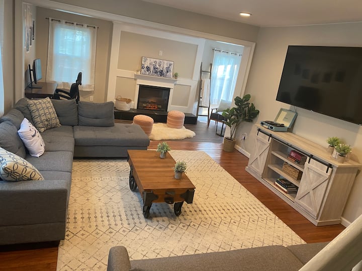 Hicksville Renovated Huge Family Home - Massapequa, NY