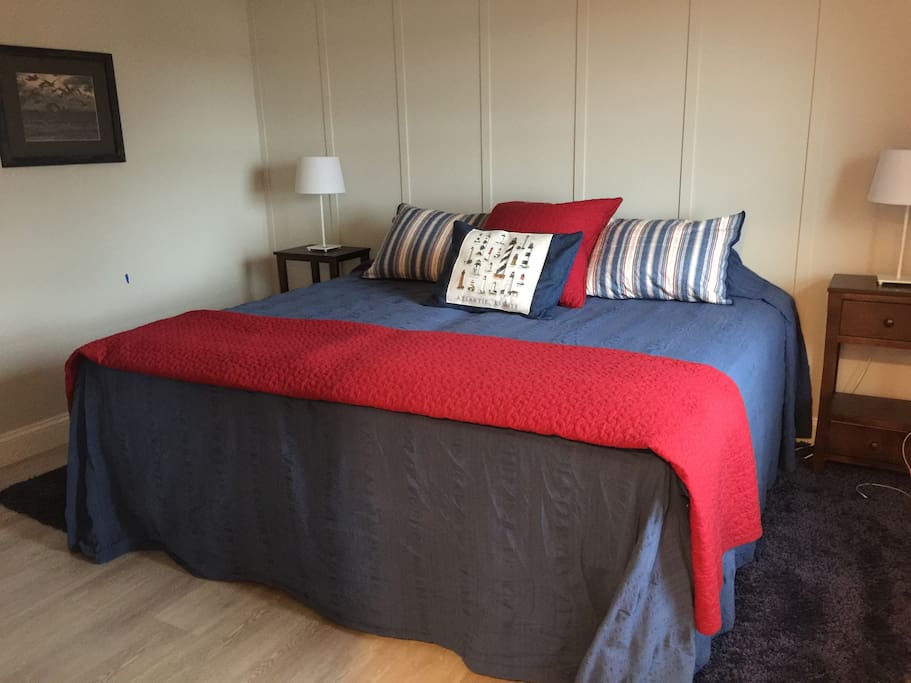 Twin beds can be separated or fastened as king bed.