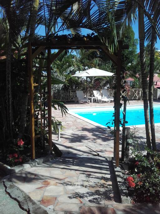 pergola équipée d'une douche