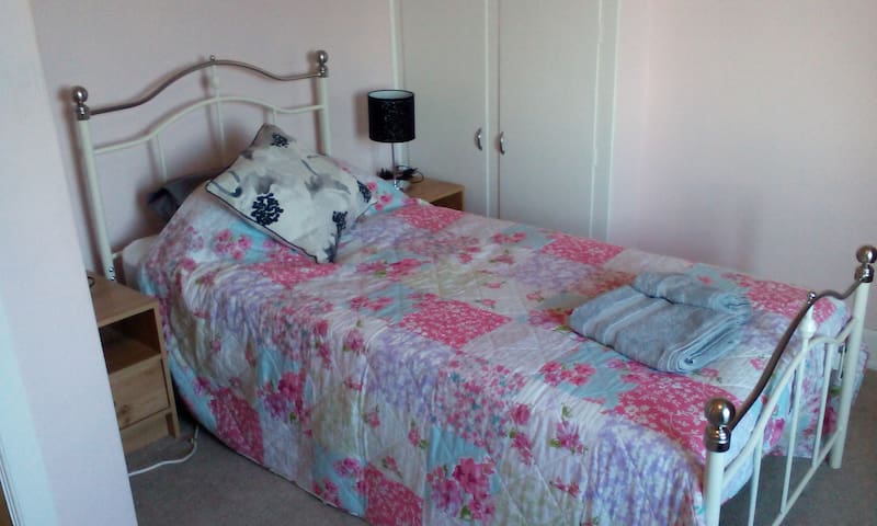 Twin or single room overlooking garden and fields,