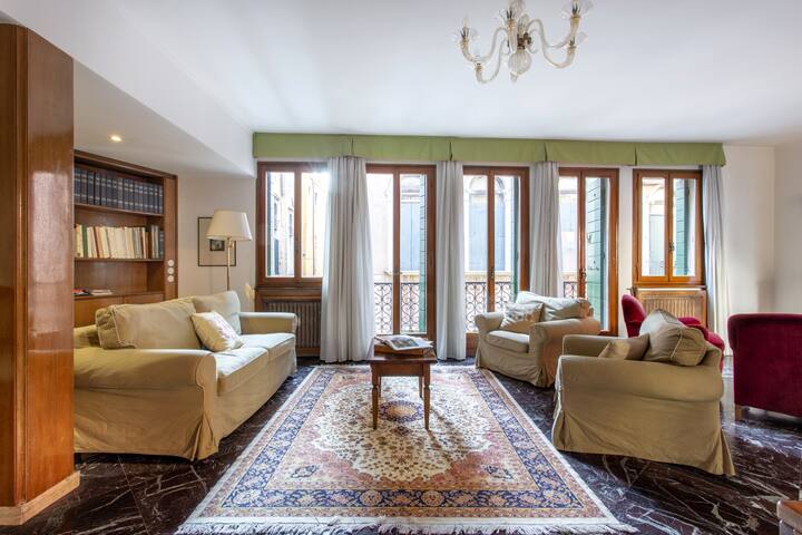 Calle Avvocati – 4 Camere con Vista su Venezia gallery image 2
