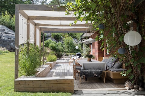 A summer oasis with proximity to swimming, forest and city.