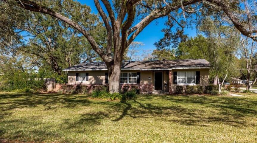 GREAT home in perfect Ocala location