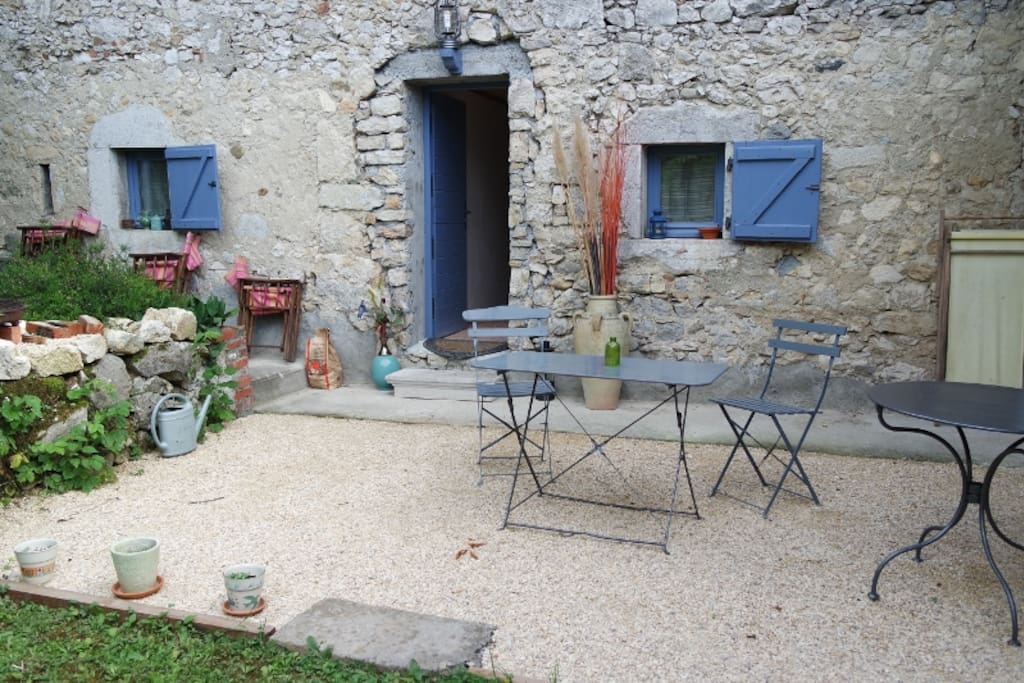 terrasse avec jardin arboré coté nord