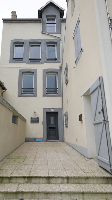 Notre immeuble avec ses trois appartements