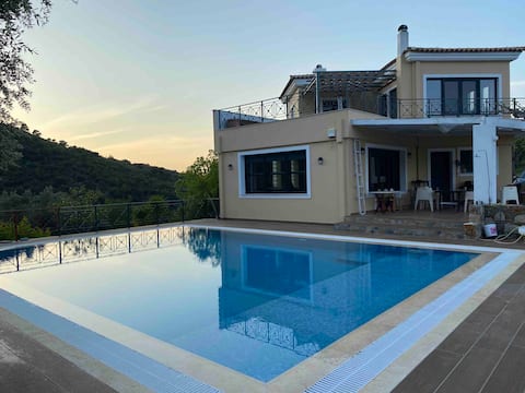 Top Airbnb: Blue&Green upper villas floor + pool,Sesi Marathon in Δήμος Μαραθώνος