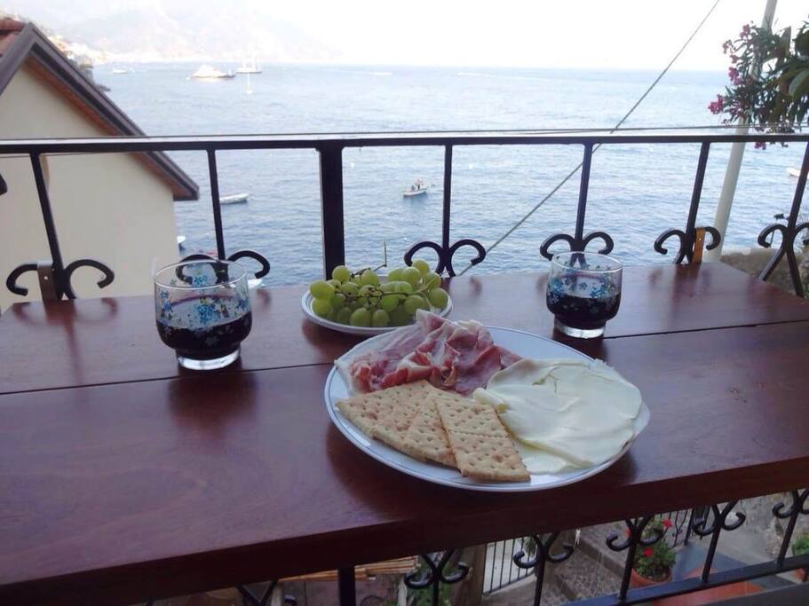 our guest's snack on the balcony! (photo by Meg from London)