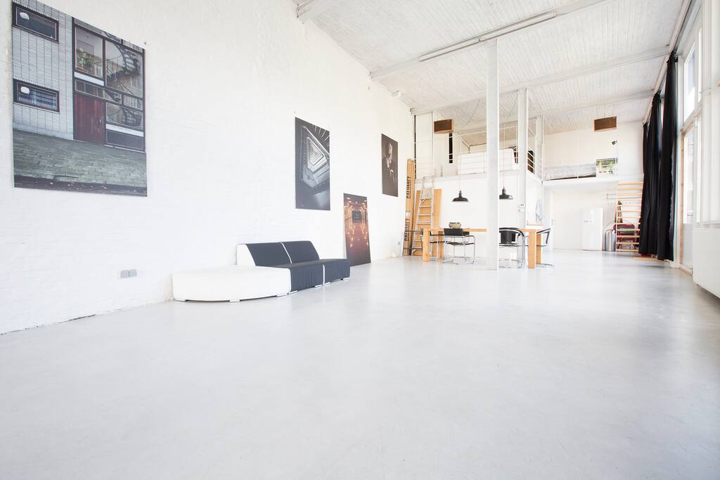 Very spacious and lots of daylight..