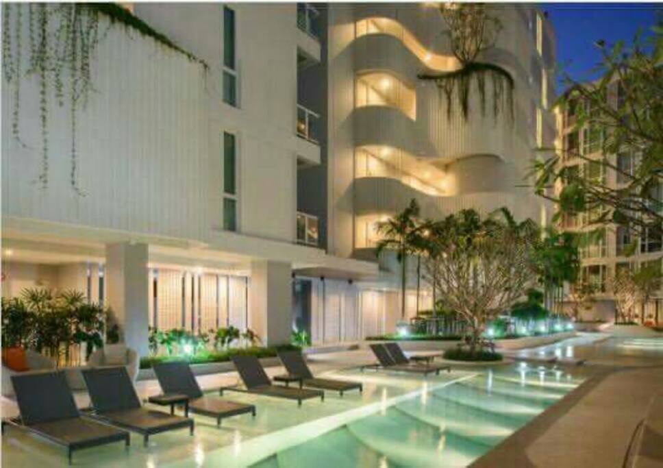 Luxury condo resort Long swimming pool with Jacuzzi and a fitness facility.