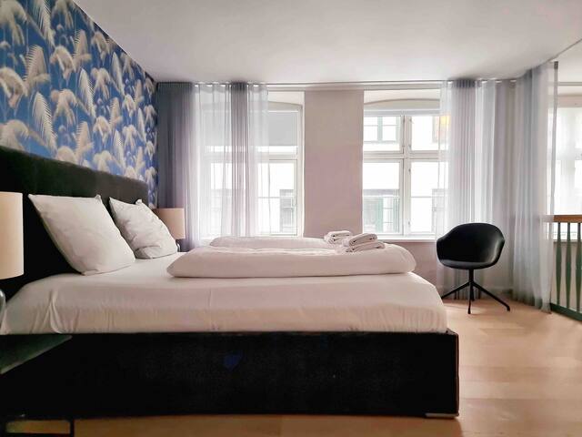 Luxury townhouse on 3 levels in the City Centre.! gallery image 3