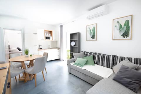 Beachfront app 2 Villa Sunset Sea (pool view)