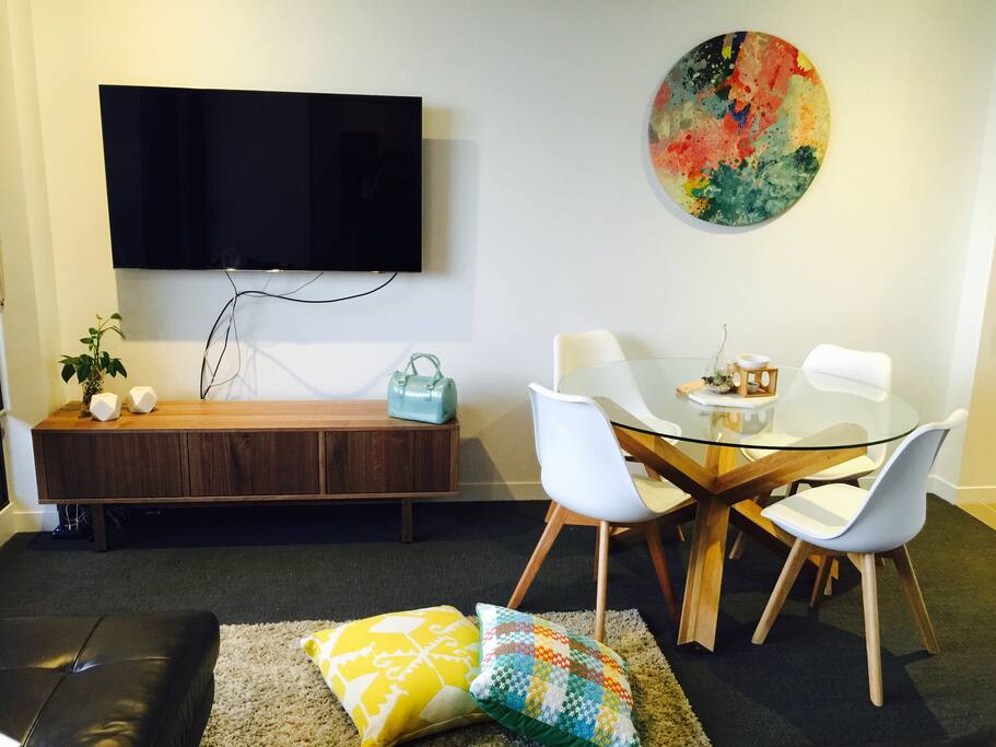 We’ve added some more plants and photos since this photo was taken by Airbnb, see if you can spot the extras when you arrive!