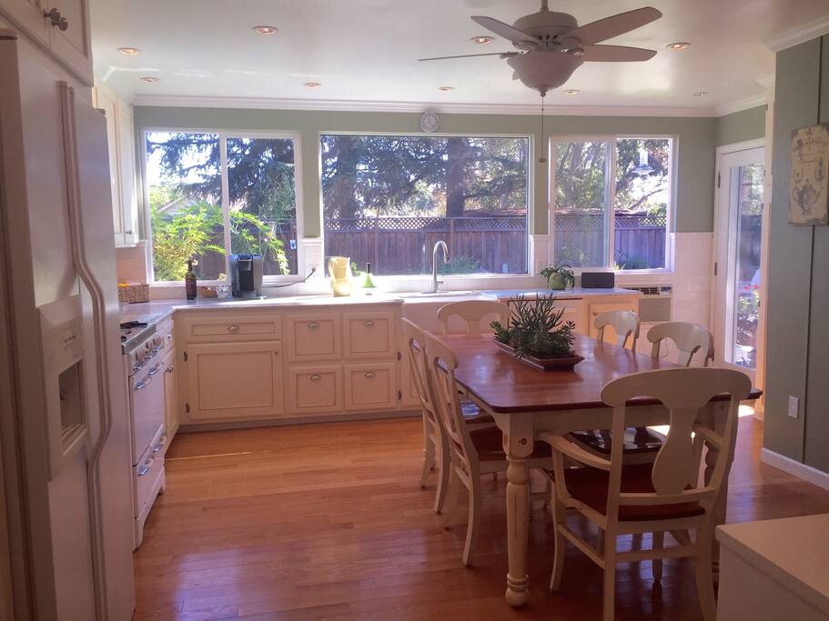 Spacious family sized kitchen