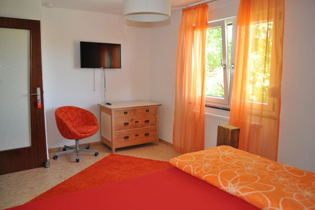 Oranges Zimmer 1-2 Personen