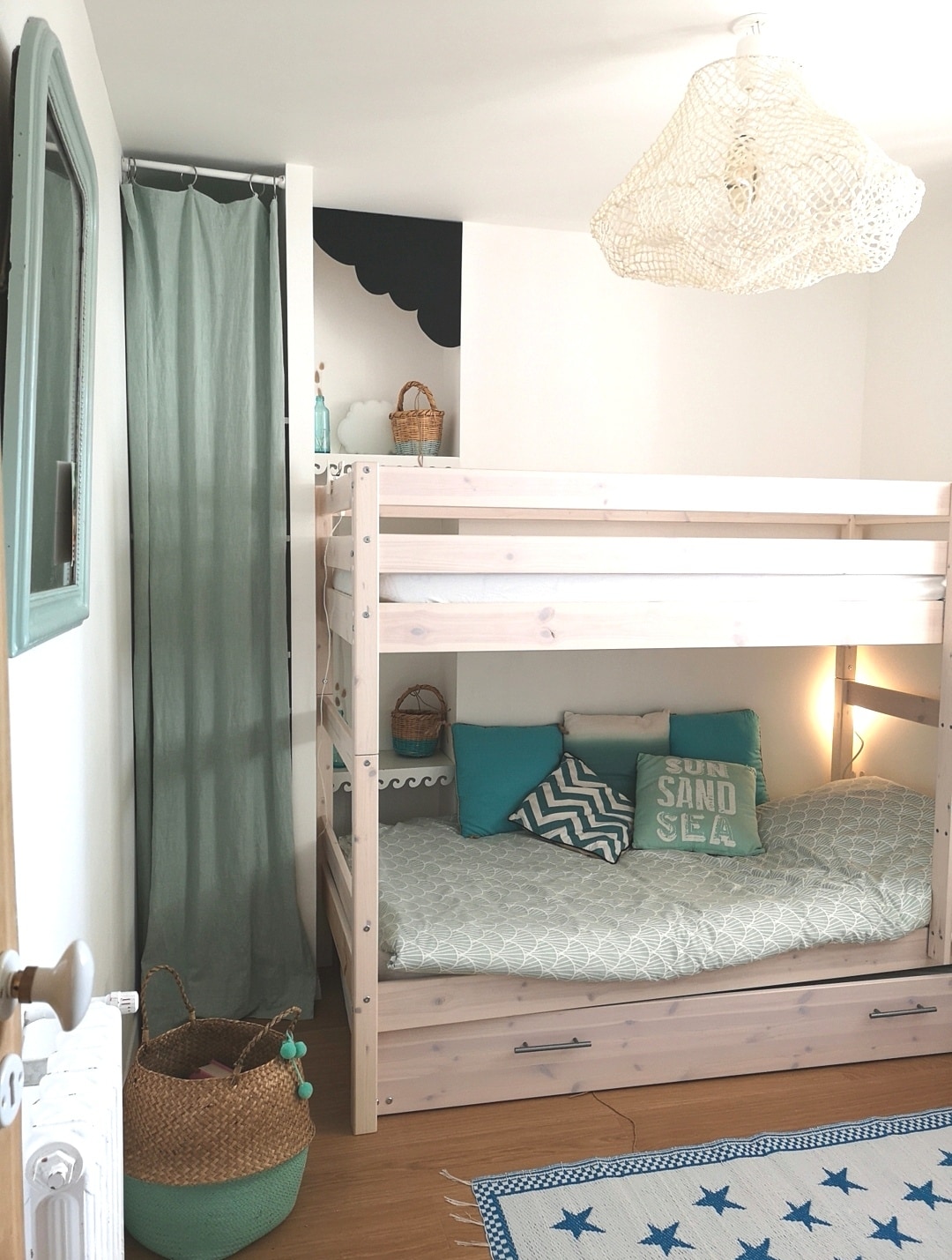 Dhoma e gjumit 2 : 3 krevate të tërhequr