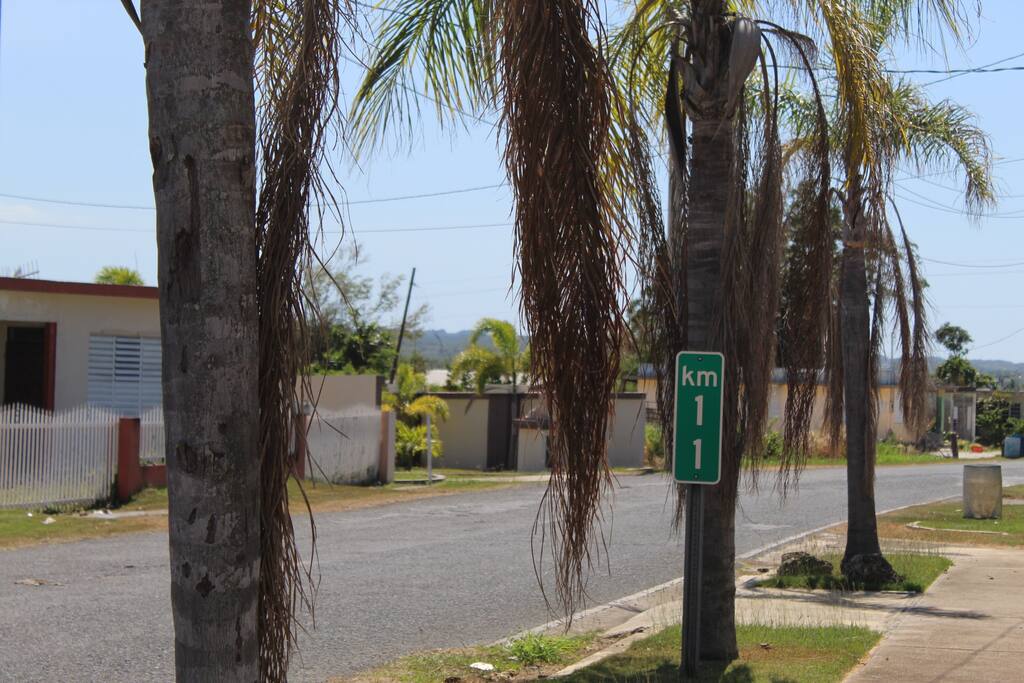 Kilometer marker of where entrance is located