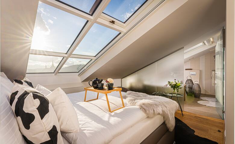 4BR 3,5bath Penthouse Jacuzzi Balcony Castle V!EWS gallery image 3