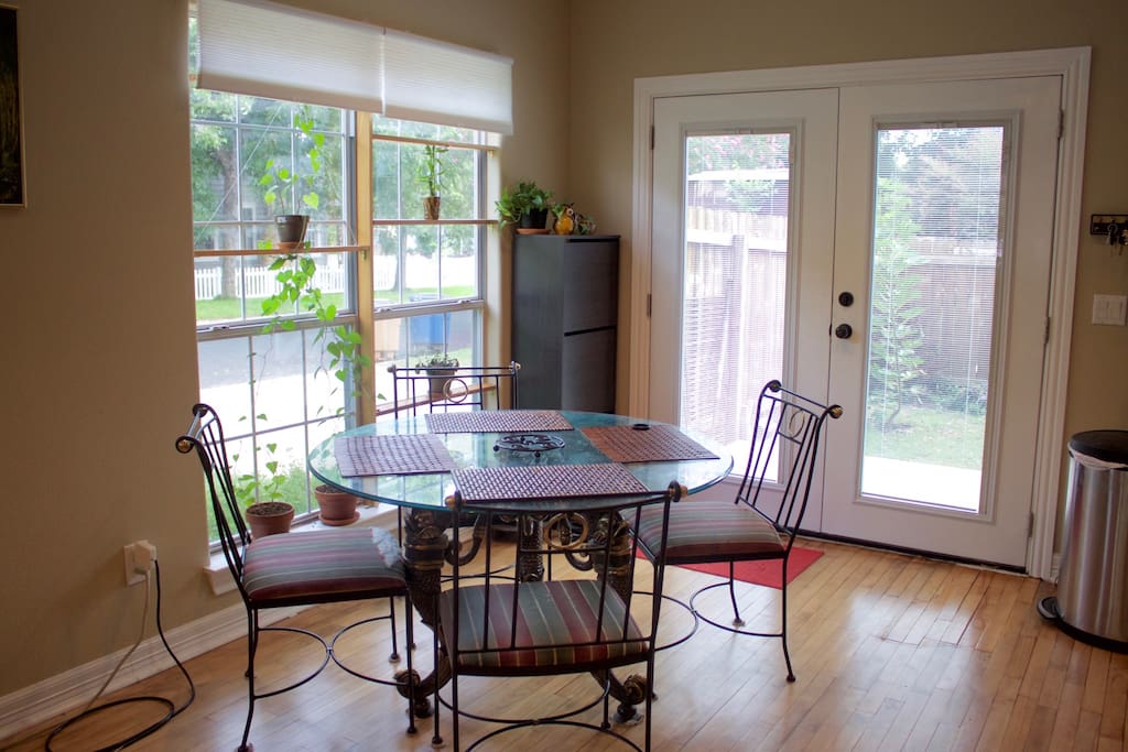 Dining area-- lots of sunlight!
