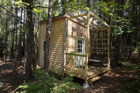 Custom-Made Tiny House near the Green Mountain NF