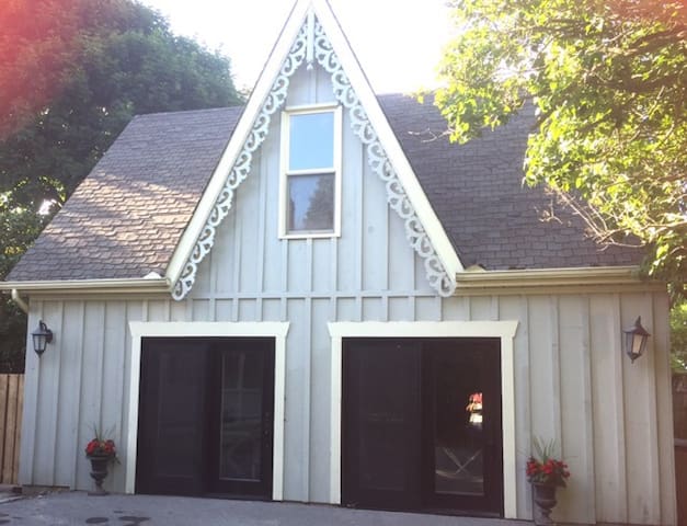 The Carriage House on King