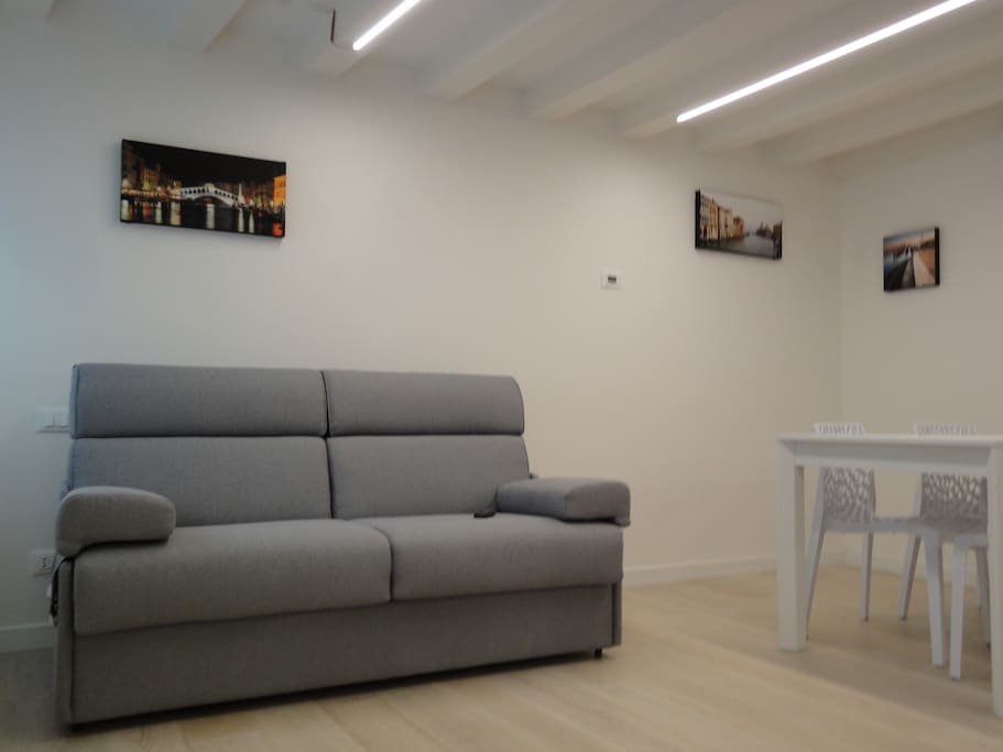 Soggiorno con divano letto