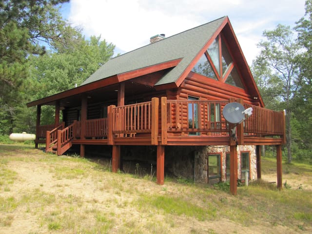 “Rustic Feel” Log Cabin In The Country