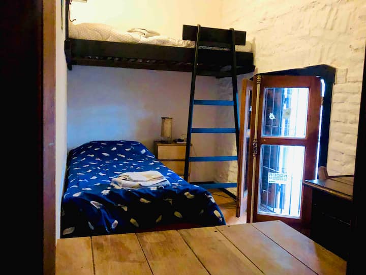 D3, dormitorio al frente , dos camas