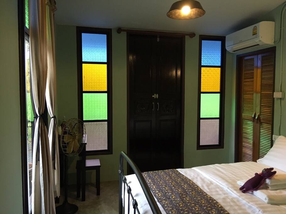 Different Shade of color mirror