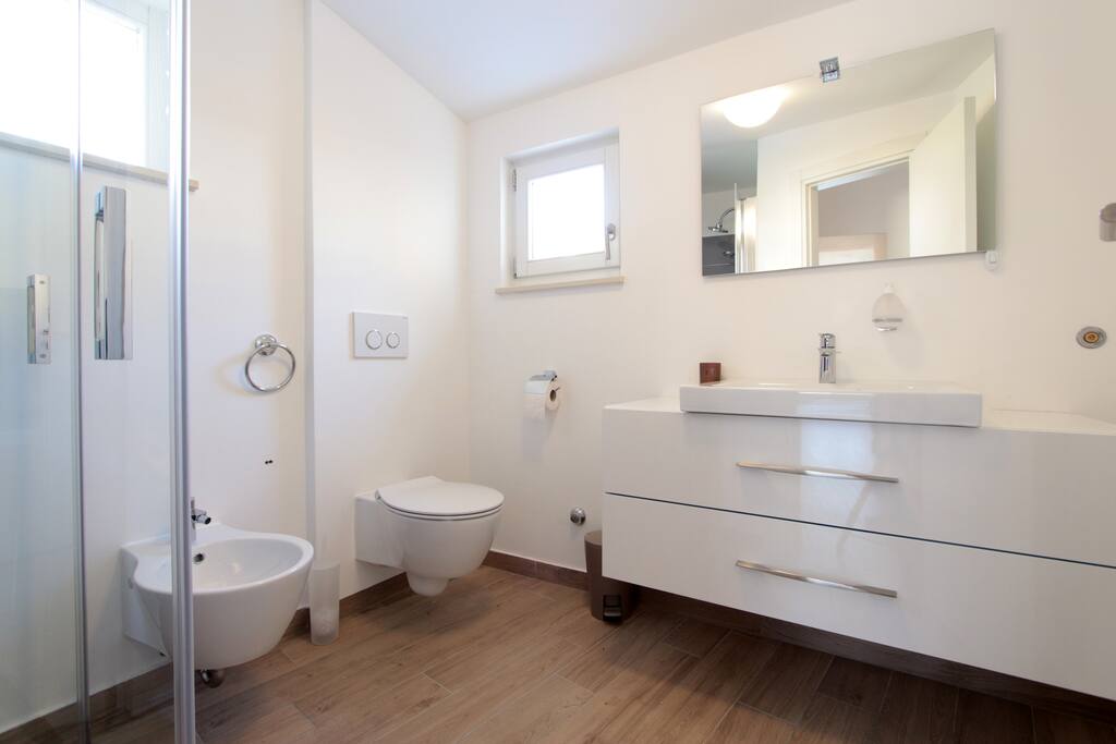 Bathroom 1 floor