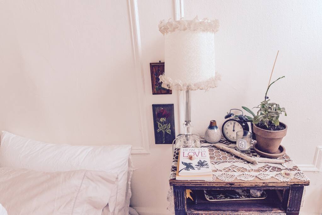 Read, write, dream the night away