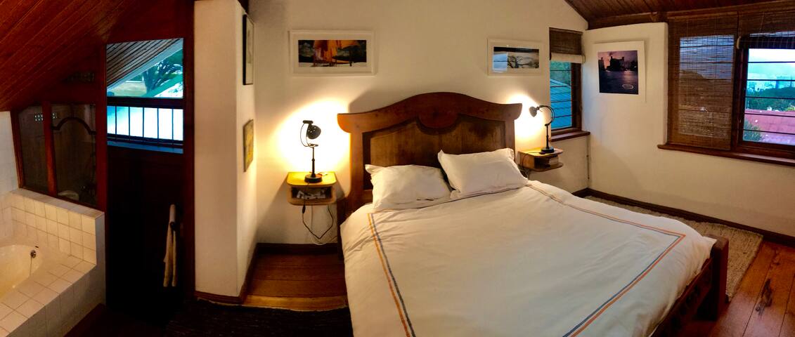 Handcrafted Designer Home with Spectacular Views gallery image 5