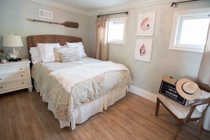 ห้องพัก 2 พร้อมเตียงควีนไซส์และทีวีจอแบน