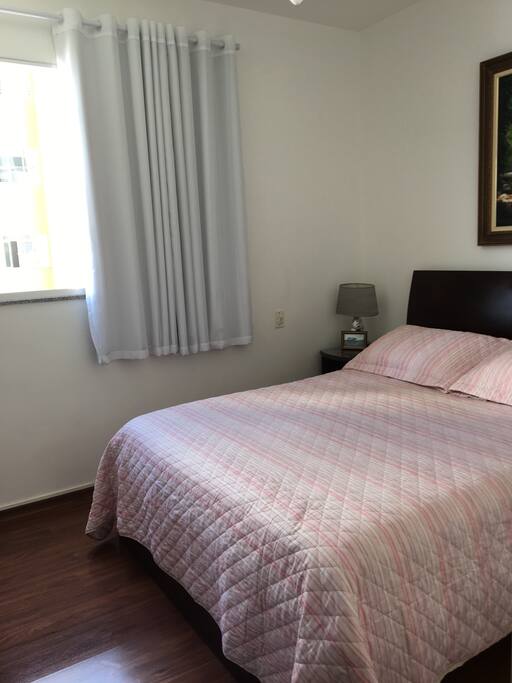 Suíte arejada, com cama queen-1,60.