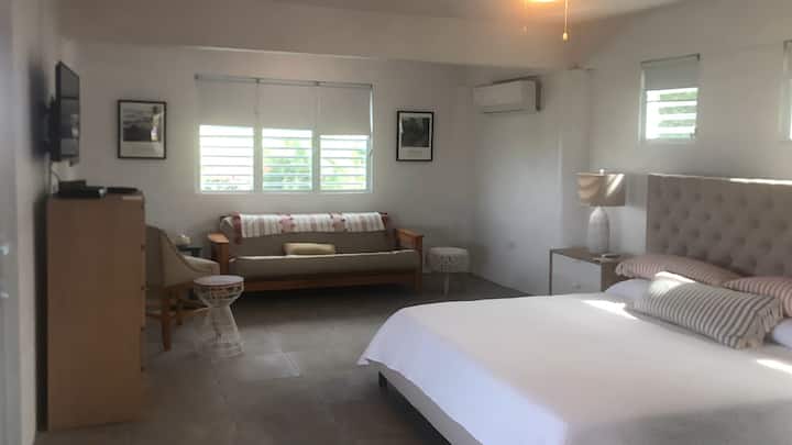 Bračni krevet (180x200) i futon s bračnim