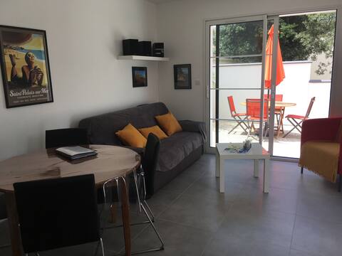 Successful Airbnb property: "L'Arbousier" Maisonette 250 m from the beach in Saint Palais Sur Mer