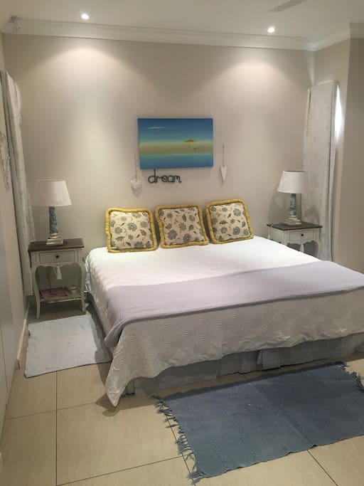 Master bedroom-King bed